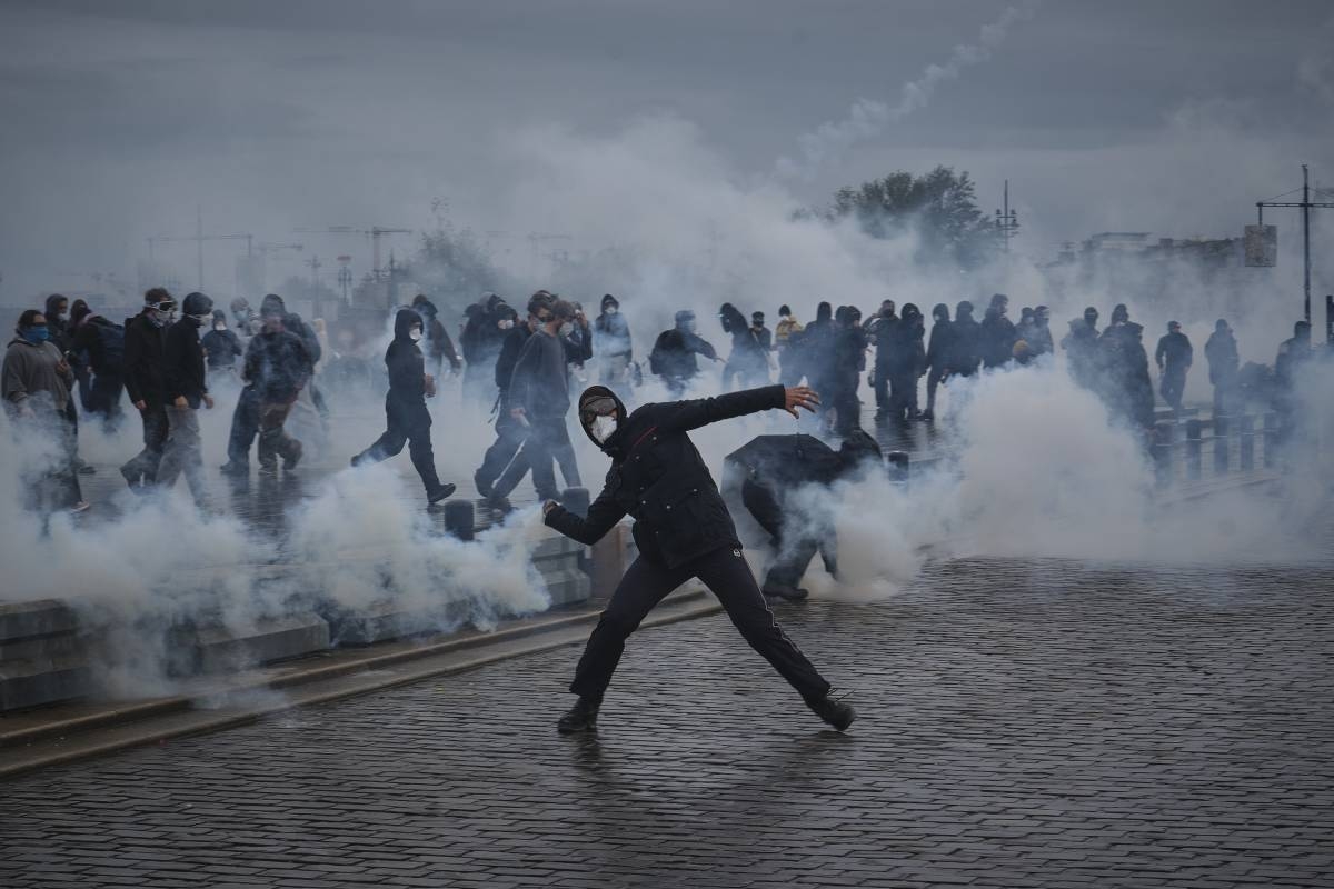 Avoid protest areas, Filipinos in France urged