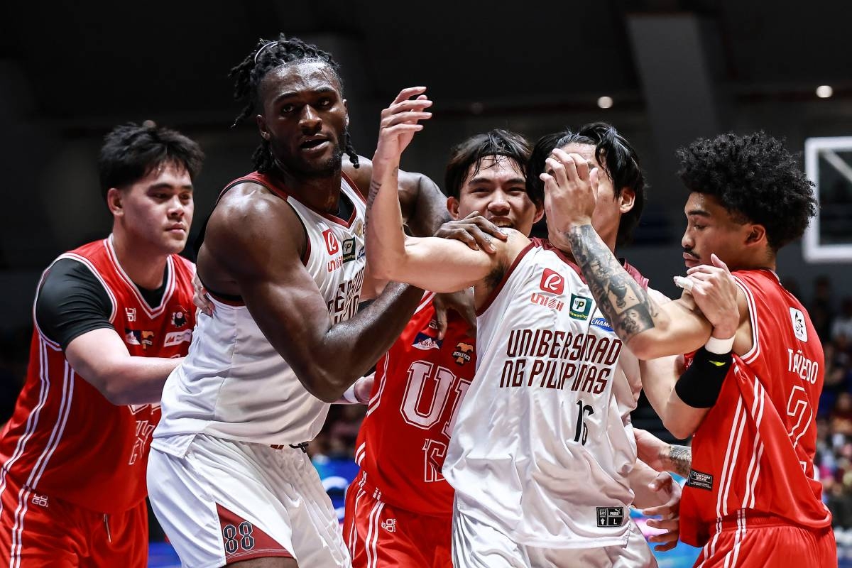 UP and UE get ready for the inbound during the UAAP Season 89 men's basketball at the Ateneo Blue Eagle Gym in Quezon City on Oct. 25, 2026. Photo by Rio Deluvio