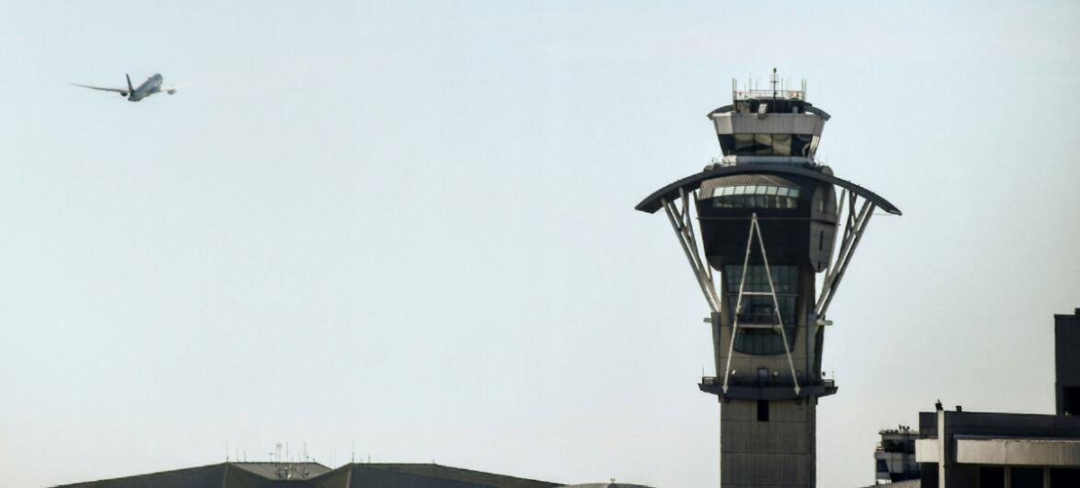 Why do planes keep circling before landing? The UN has a plan to fix it
