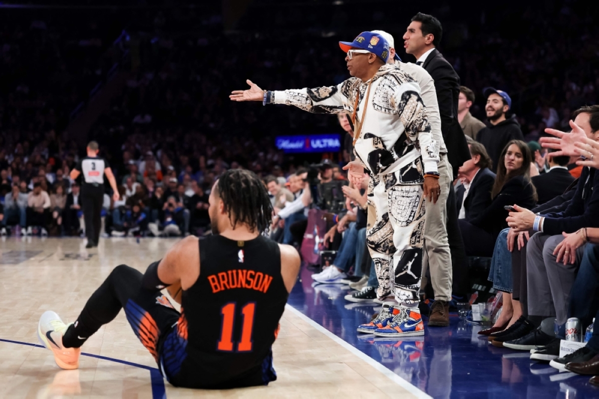 Defending champ Knicks earn first win