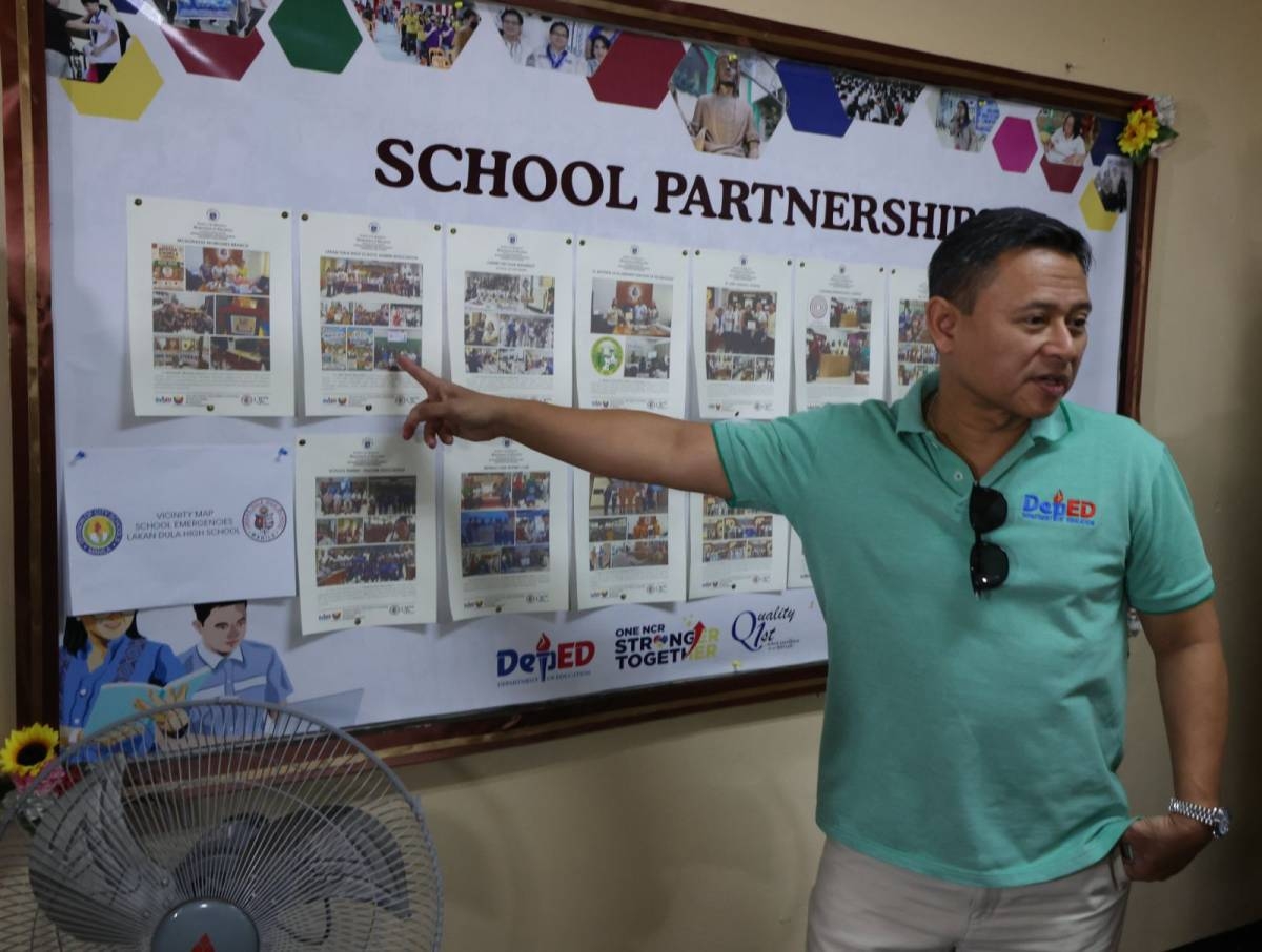 Education Secretary Sonny Angara inspects Lakan Dula High School in Tondo, Manila, on Oct. 28, 2026, as the Department of Education steps up security measures to protect learners and prevent incidents of school violence. The school is a model for campus safety and was among the first in the Division of Manila to install a safety scanner. PHOTOS BY RENE H. DILAN