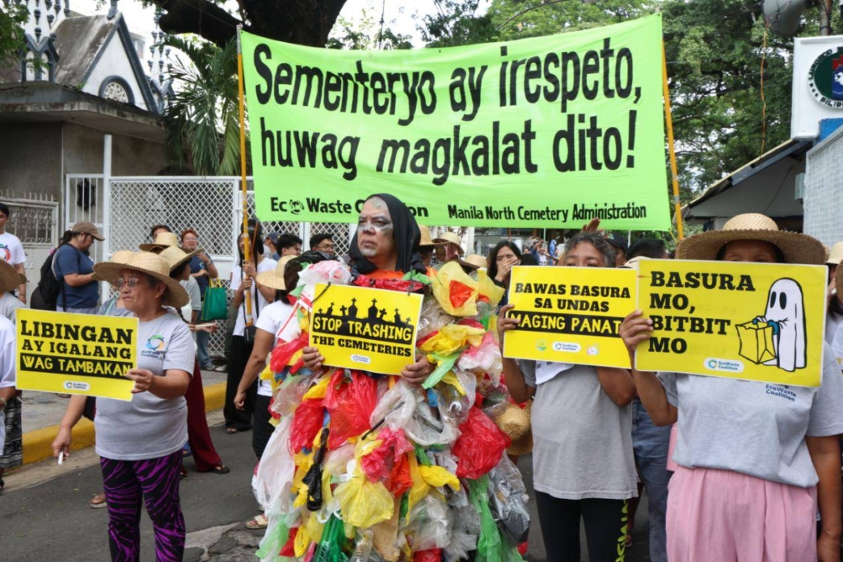 The EcoWaste Coalition starts the Zero Waste Undas campaign at the Manila North Cemetery (Main Gate) in Santa Cruz, Manila, on Oct. 29, 2026. Organized annually by the EcoWaste Coalition, the campaign seeks to encourage an eco-friendly and waste-free observance of Undas. PHOTOS BY RENE H. DILAN