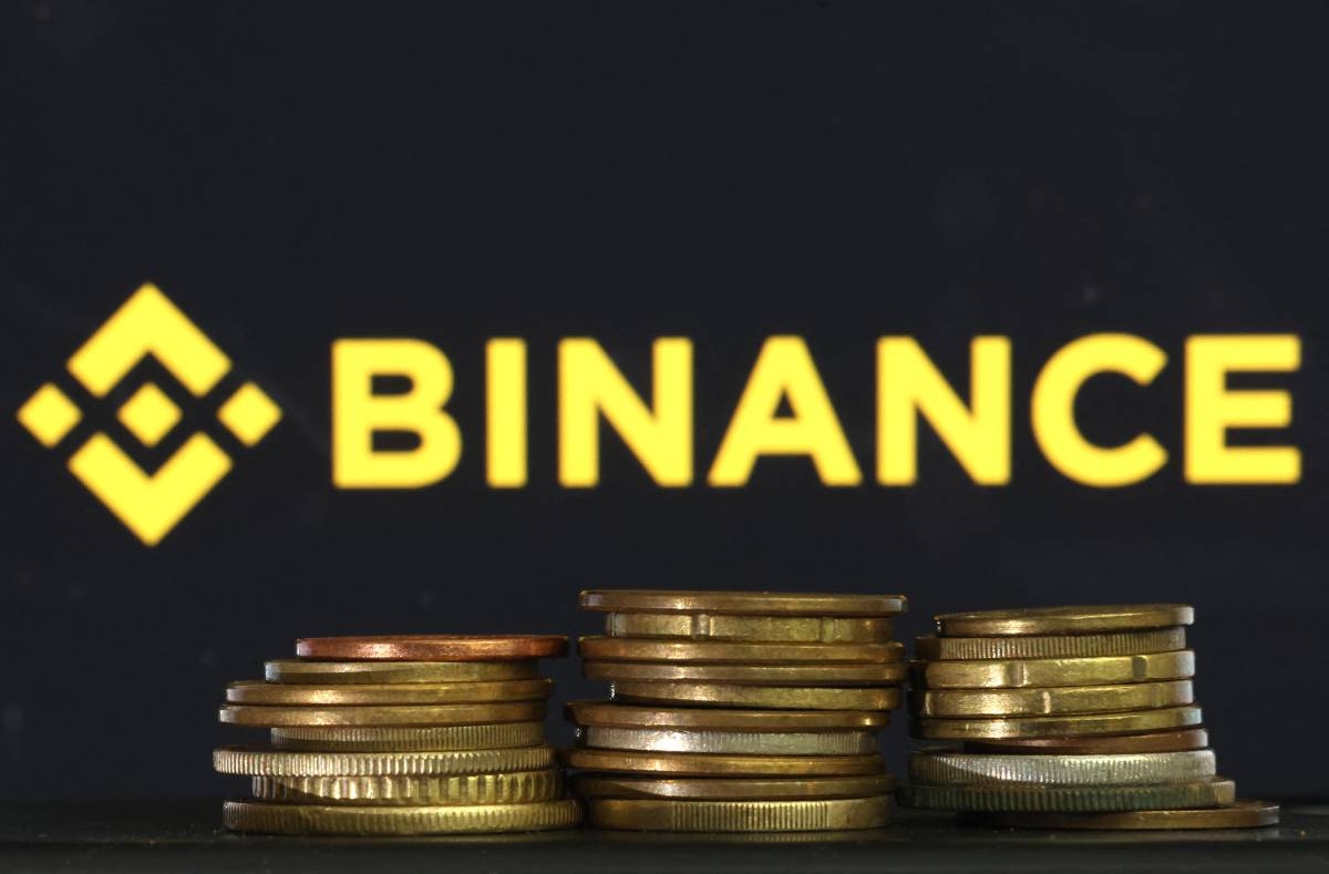ROBBED In this photo illustration, the Binance logo is displayed on a screen on June 6, 2023. Binance on Oct. 29, 2026, reported a hack that resulted in $6.3 billion stolen. In response, the cryptocurrency platform froze half that amount to prevent a massive theft. AFP PHOTO