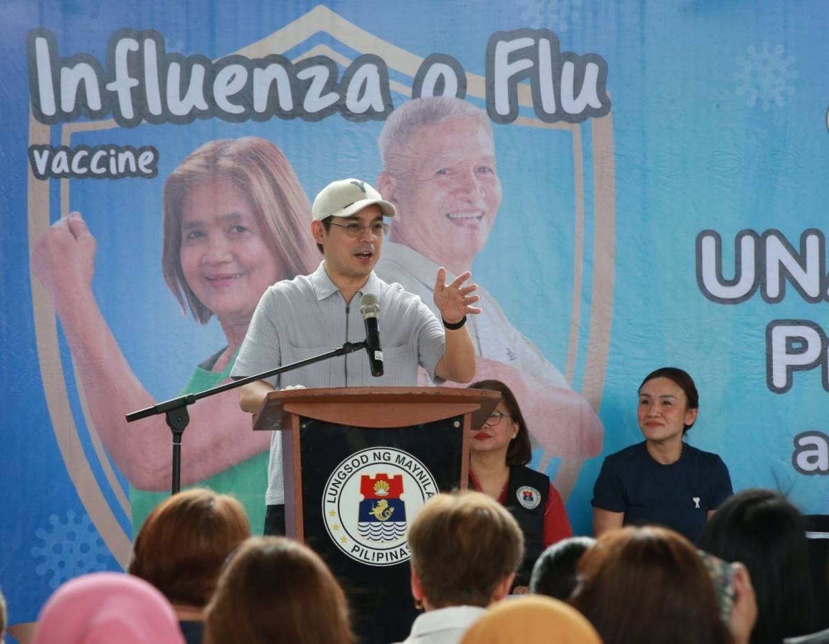 Health Secretary Edwin Mercado, Manila Mayor Isko Moreno and Vice Mayor Chi Atienza launch an extensive vaccination campaign on Oct. 30, 2026, in Baseco, Tondo, Manila. PHOTOS BY RENE H. DILAN