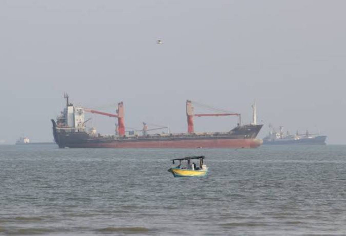 Four tankers catch fire after striking mines in Strait of Hormuz, Iran says