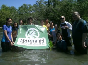 The participants of Haribon Blue Travel at the sanctuary’s mangrove site