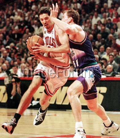 1999 Upper Deck Basketball Now Showing Toni Kukoc Chicago Bulls #NS4.