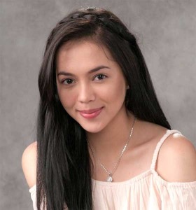 Julia Montes portrays twins Sara and Kara