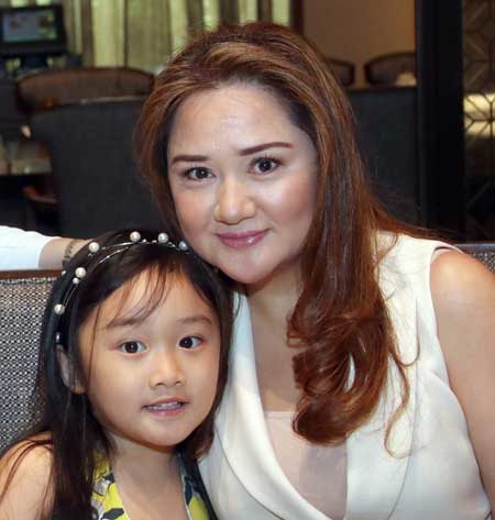 Elizabeth Dibna-Ventura with daughter Elisse