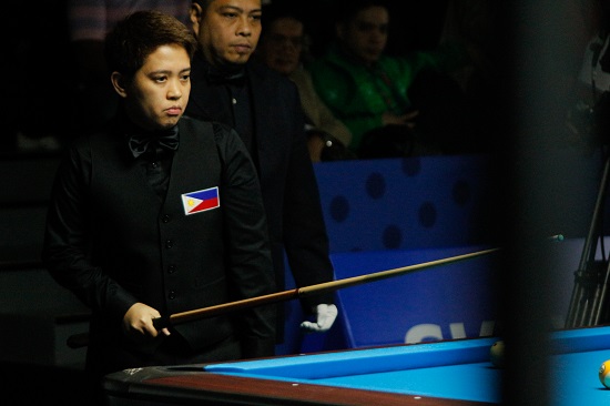 Rubilen Amit plays against Chezka Centeno in the final 9-balls match on Sunday at the Manila Hotel. Amit edged out Centeno to win the gold. PHOTOS BY JOHN ORVEN VERDOTE

